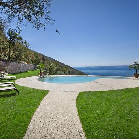 Villa Divina - Apt Icona Con Piscina E Vista Lago Castelletto Di Brenzone Exterior foto