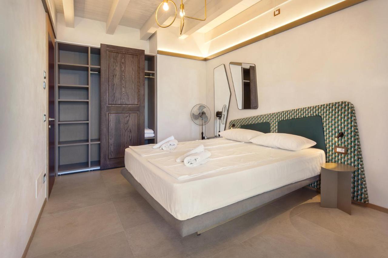 Villa Divina - Apt Icona Con Piscina E Vista Lago Castelletto Di Brenzone Exterior foto