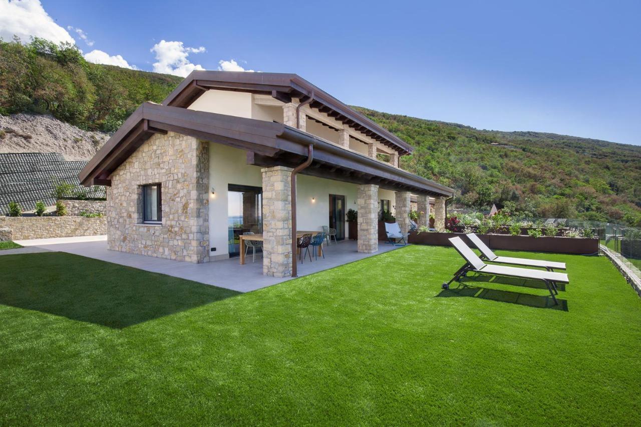 Villa Divina - Apt Icona Con Piscina E Vista Lago Castelletto Di Brenzone Exterior foto