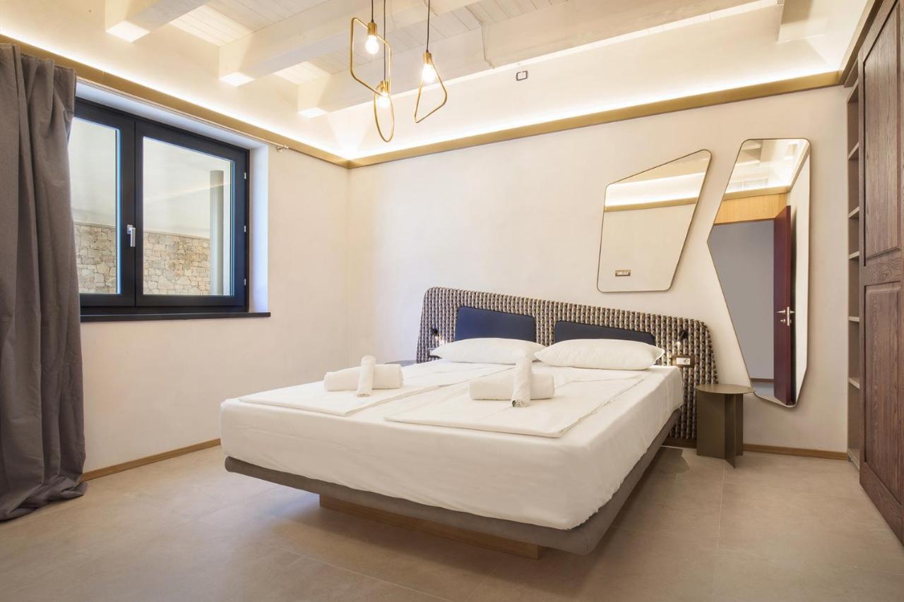 Villa Divina - Apt Icona Con Piscina E Vista Lago Castelletto Di Brenzone Exterior foto