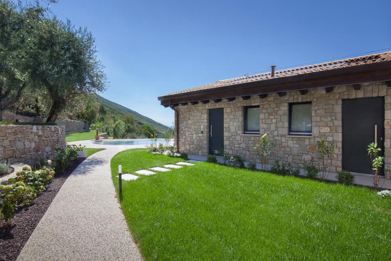 Villa Divina - Apt Icona Con Piscina E Vista Lago Castelletto Di Brenzone Exterior foto