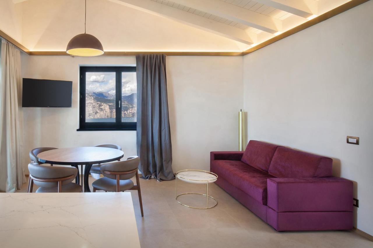 Villa Divina - Apt Icona Con Piscina E Vista Lago Castelletto Di Brenzone Exterior foto